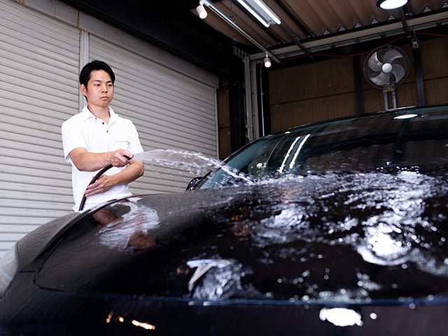 コーティング前の洗車作業の様子2